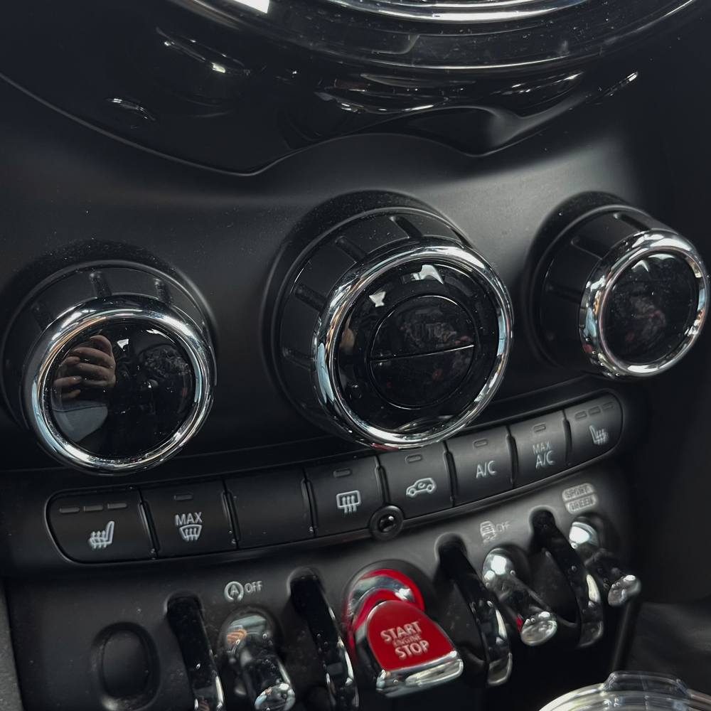 This is the temperature dial in the mini, the clicking sound is super useful when driving. It helps keep my eyes on the road because I have a sound (and feel) reinforcement that I am adjusting the temperature.